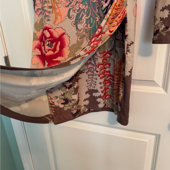 Hale Bob floral long-sleeved midi dress with gathered side and V neck. Sz small - Picture 4 of 9